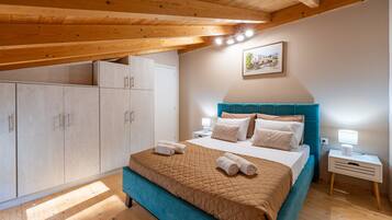 4 habitaciones, tabla de planchar con plancha, wifi y ropa de cama