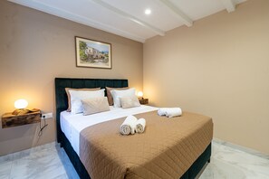 4 bedrooms, iron/ironing board, WiFi, bed sheets