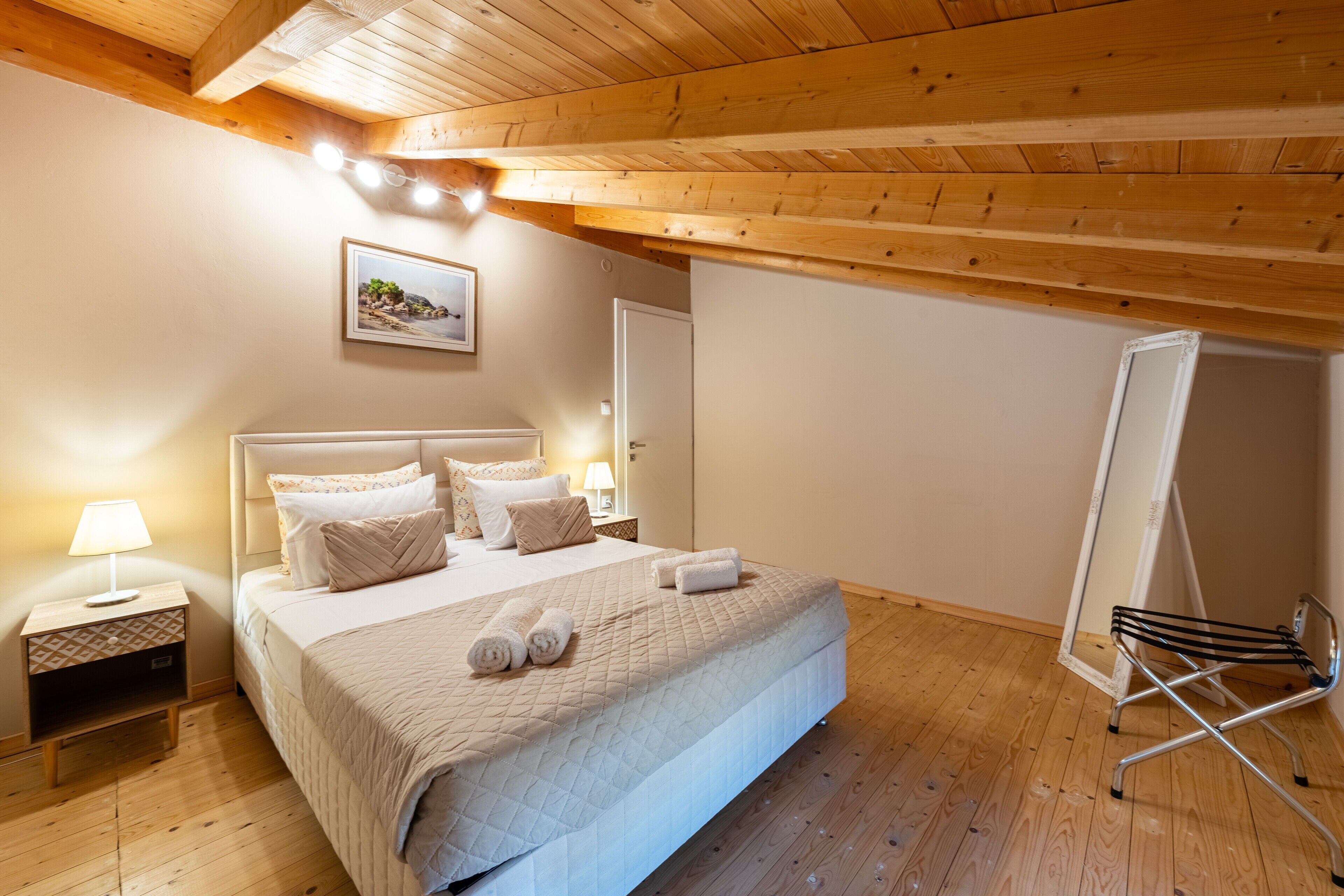 4 chambres, fer et planche à repasser, Wi-Fi, draps fournis