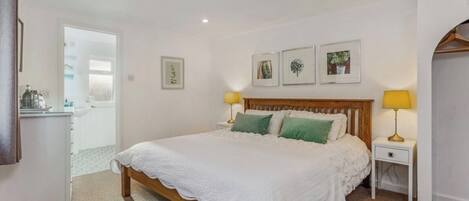 Cortinas blackout, tabla de planchar con plancha y wifi gratis