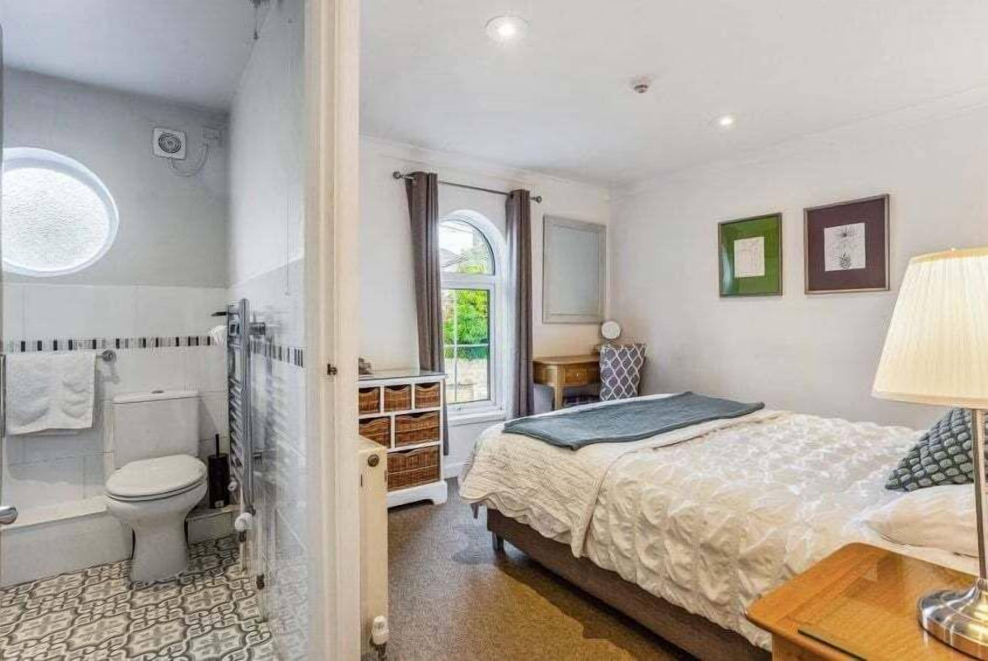 Dobbeltrom – classic, privat bad | Blendingsgardiner, strykejern/-brett og wi-fi (inkludert)