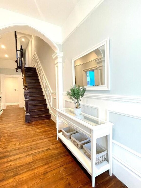 المنشأة من الداخل