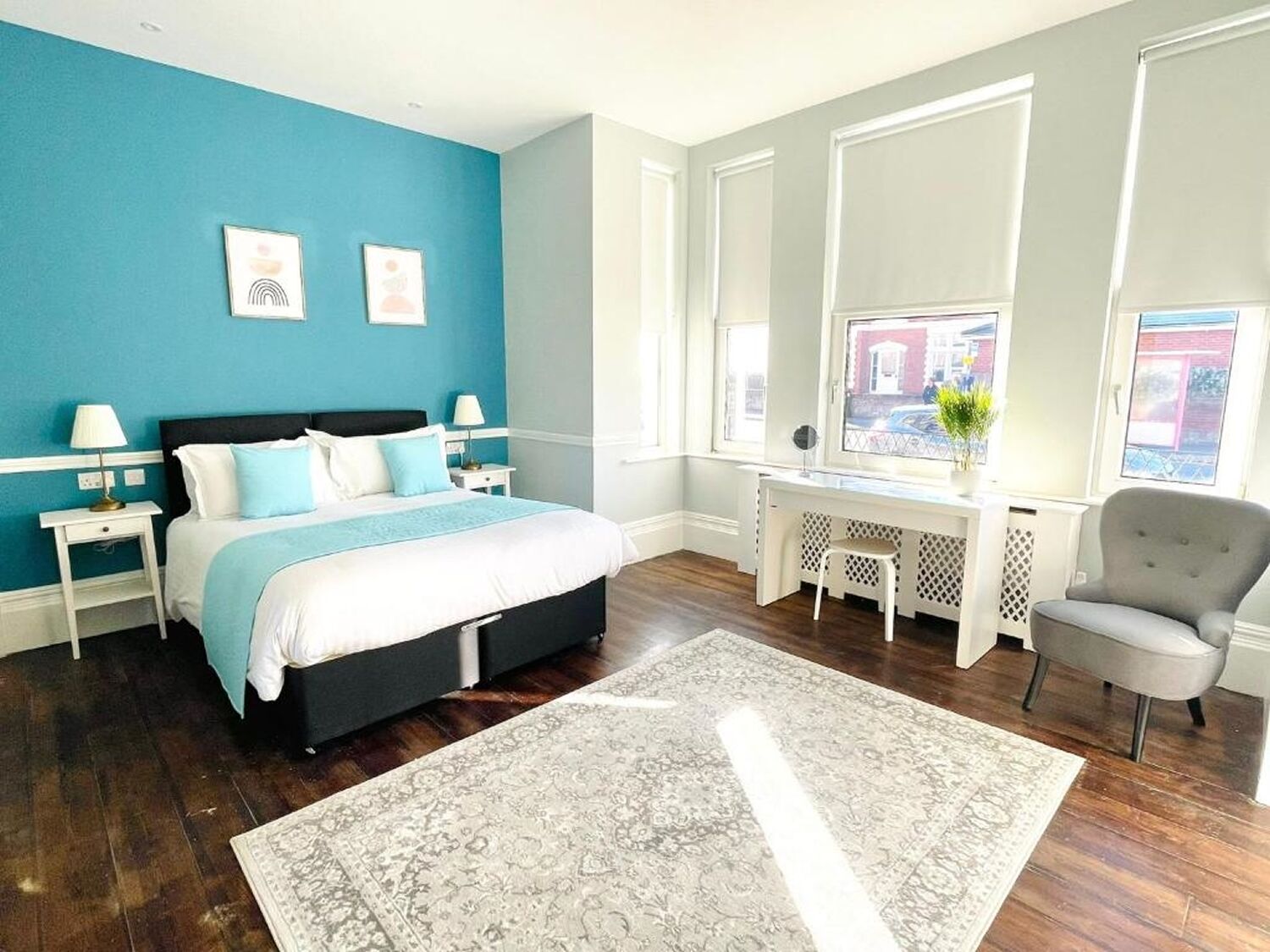 7 habitaciones, tabla de planchar con plancha, wifi y ropa de cama 