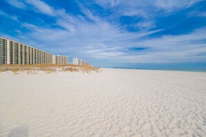 Apartamento, 2 habitaciones | Playa | Ubicación cercana a la playa