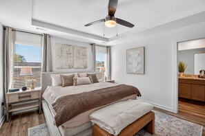 Stadtwohnung, 3 Schlafzimmer | 3 Schlafzimmer, Schreibtisch, laptopgeeigneter Arbeitsplatz