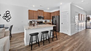 Townhouse, 3 kamar tidur | Dapur pribadi | Mesin pembuat kopi/teh, lemari es, oven, dan pemanggang roti