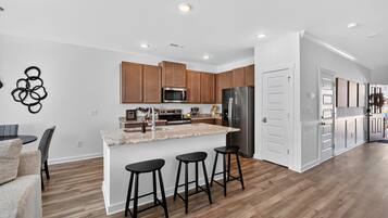 Townhome, 3 Bedrooms | Private kitchen | Fridge, oven, coffee/tea maker, toaster