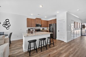 Townhome, 3 Bedrooms | Private kitchen | Fridge, oven, coffee/tea maker, toaster - Brand-new cozy Townhouse, 3BR, 2.5B, Minutes to Mid City (Huntsville)