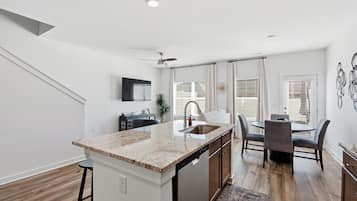 Townhome, 3 Bedrooms | Interior