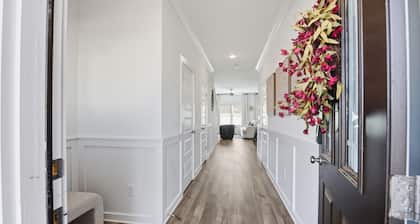 Brand-new cozy Townhouse, 3BR, 2.5B, Minutes to Mid City