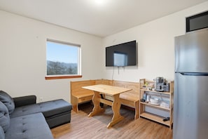 Huis, 3 slaapkamers | Woonruimte | Een smart-tv