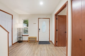 House, 3 Bedrooms | Interior - Cozy 3br Alaska Retreat With Private Sauna 3 Bedroom Home (Ketchikan)