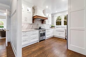 Frigorífic, microones, forn i placa de cuina