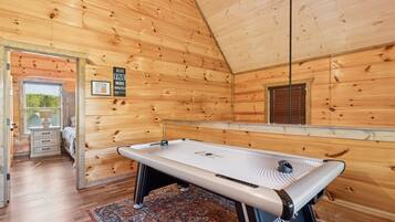 Cabin, 3 Bedrooms | Games room