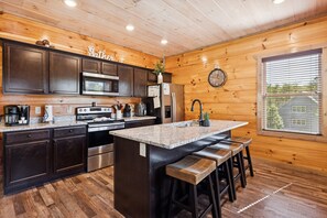 Cabin, 3 Bedrooms | Private kitchen | Fridge, oven, coffee/tea maker, toaster - Smoky Blue Haven 3 Bedroom Cabin (Sevierville)
