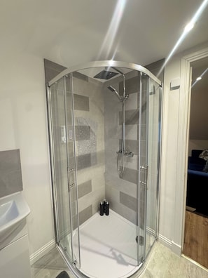 Apartment, 6 Bedrooms, City View | Bathroom