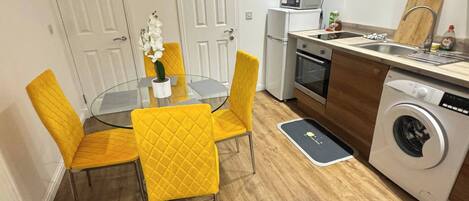 Apartment, 1 Bedroom, City View | Private kitchen