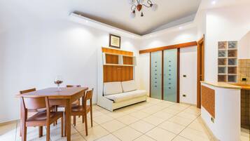 Estúdio (0 Bedroom) | Área de estar | TV