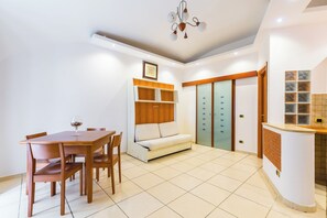 สตูดิโอ (0 Bedroom) | บริเวณนั่งเล่น | ทีวี