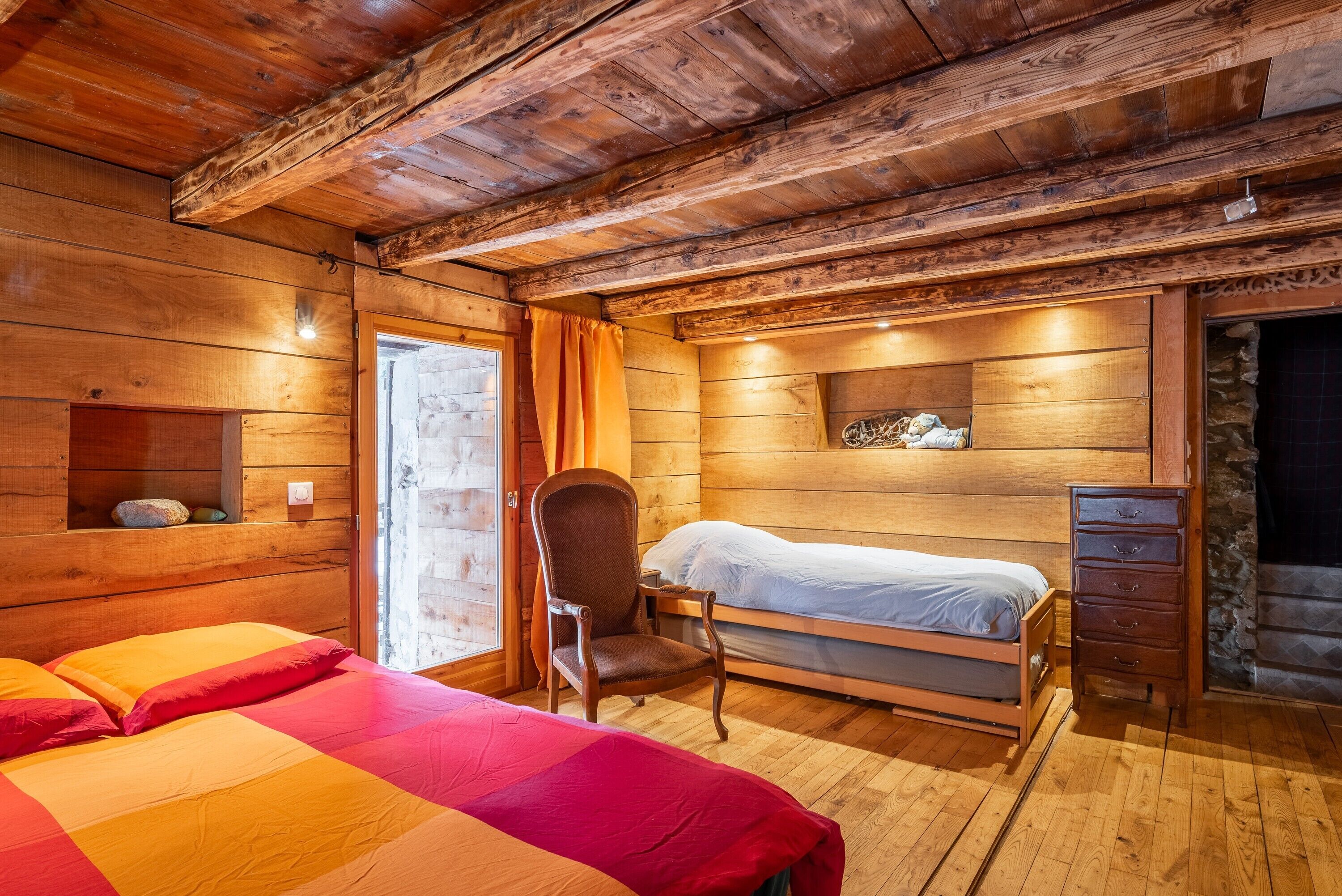 2 makuuhuonetta, silitysrauta/-lauta, Wi-Fi