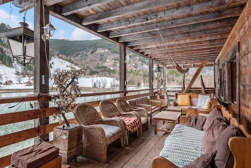 Chalet « Pierre Bois Lac » avec vue sur la montagne, terrasse et jardin partagés