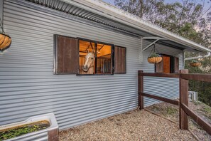 Property grounds - Scarborough Estate - Luxury Barn Farm Stay (Maudsland)