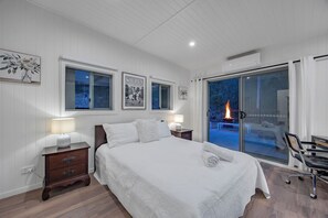 2 عدّة غرف نوم ومكواة/لوح كي وواي فاي وملاءات أسرّة