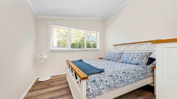 4 bedrooms, WiFi, bed sheets