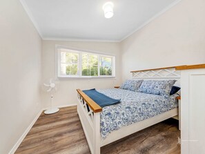 4 عدّة غرف نوم وواي فاي وملاءات أسرّة