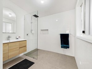 تجهيزات دش، مجففات شعر، مناشف