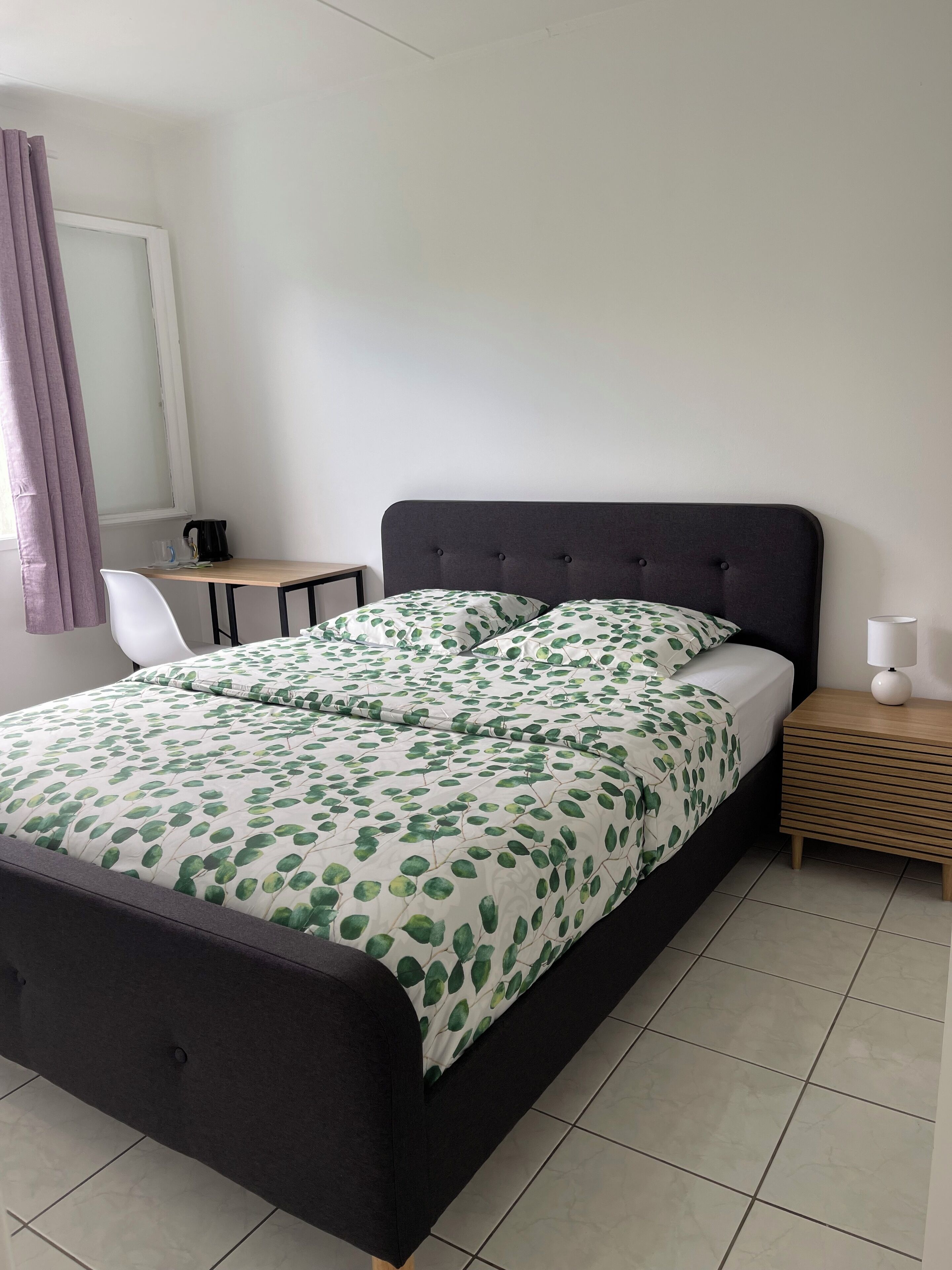 1 bedroom, desk, WiFi, bed sheets