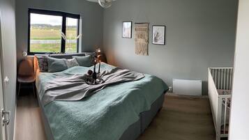 3 bedrooms, iron/ironing board, Internet, bed sheets