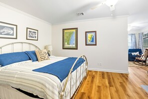 5 bedrooms, desk, iron/ironing board, free WiFi - Heated Pool • 5 BR • Pet Friendly • Walk to East Beach & Marsh (St Simons)