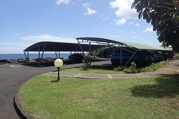 Property grounds - Waterfront residence with breathtaking views (Gourbeyre)