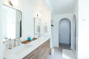 Towels - 717 O-Luxury oceanfront beach house in  Silverstrand Beach, Oxnard Ca (Oxnard)