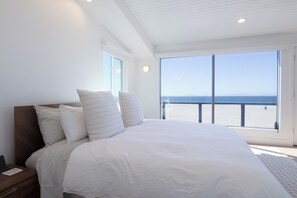 3 bedrooms, desk, WiFi - 717 O-Luxury oceanfront beach house in Silverstrand Beach, Oxnard Ca (Oxnard)