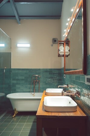 Luxury Suite, Balcony, Mountain View | Bathroom