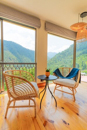 Habitación Confort, vista a la montaña | Espacio para trabajar con laptop y wifi gratis 