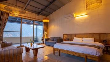 Luxury Suite, Balcony, Mountain View | Premium bedding, down duvets, pillow-top beds, laptop workspace