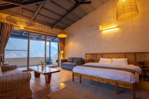 Luxury Suite, Balcony, Mountain View