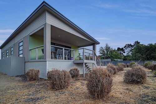 Long Island Retreat: Pelican. The Perfect Riverside Family Getaway.