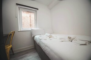 4 bedrooms, WiFi, bed sheets - Modern Stranmillis 4 Bed (Belfast)