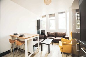 TV - Modern Stranmillis 4 Bed (Belfast)