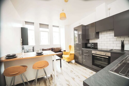 Modern Stranmillis 4 Bed