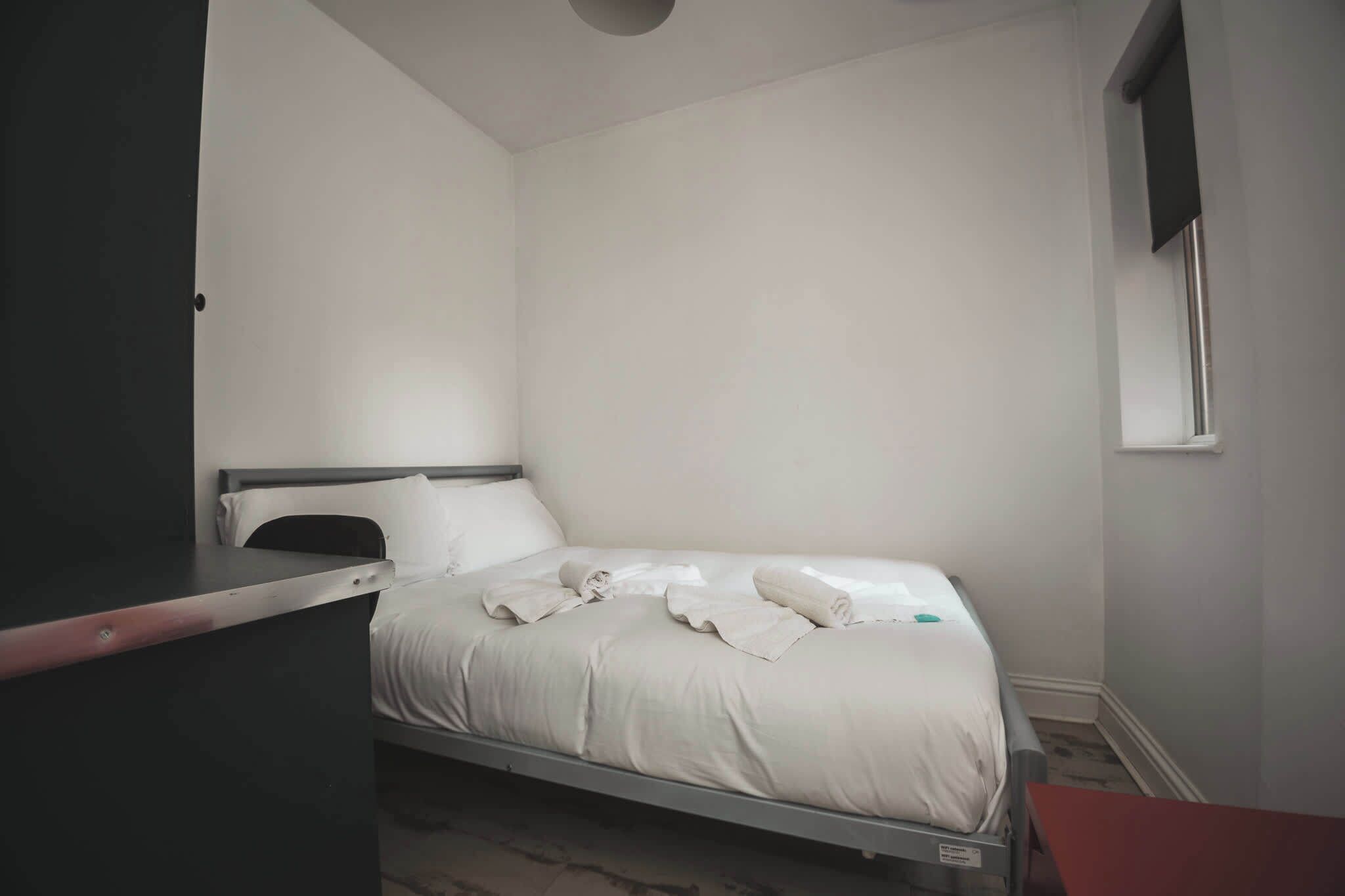 4 bedrooms, WiFi, bed sheets