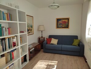 TV - Apartment 'Casetta Gialla' with Private Terrace (Pieve di Cadore)