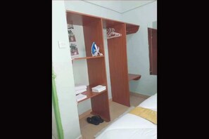 Iron/ironing board, WiFi