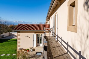 Property grounds - Gîte la Combe Verte – Renovated Farmhouse with Indoor Pool (Claveyson)