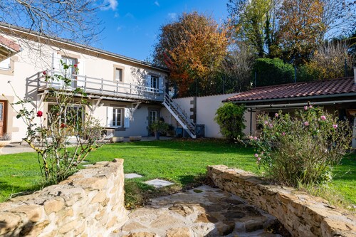 Gîte la Combe Verte – Renovated Farmhouse with Indoor Pool