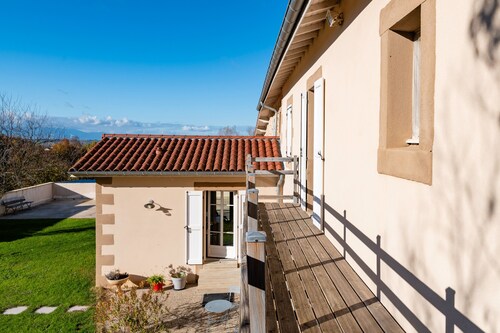 Gîte la Combe Verte – Renovated Farmhouse with Indoor Pool
